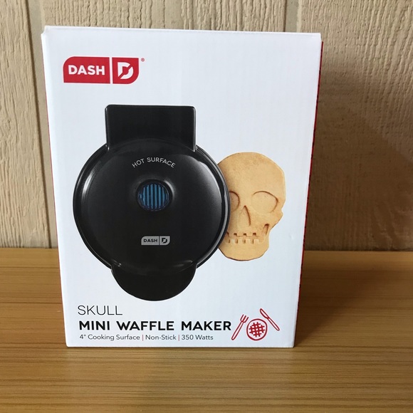 Dash Skull Mini Waffle Maker! Brand New! SHIMMER BLACK - Picture 9 of 11